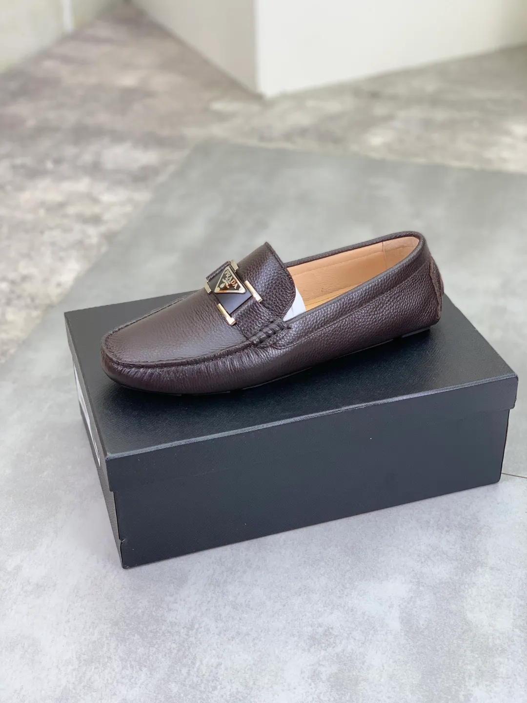 Men's Men's Shoes 💰P380💰【New Style】🆘 🔥🆕【PRADA】Prada Hong Kong high-quality pea shoes. Loaf style for lazy people. This fabric is made of 🇮🇹 imported top-grade Italian first-layer cowhide➕full first-layer pigskin lining. The lining is more high-end. The original non-slip and wear-resistant rubber outsole is the only choice for driving. Size: 38-45 4️⃣colors available